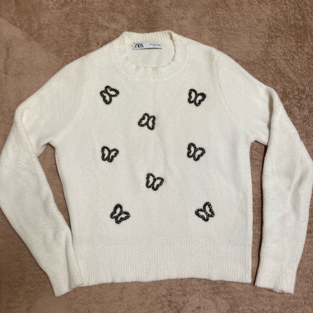 Zara White Sweater with Black Accents - Picture 3 of 10